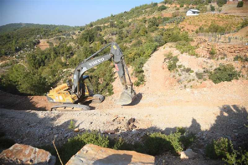 GÜNEY’DEN GÖZÜBÜYÜK MAHALLESİ’NE YENİ BAĞLANTI YOLU !
