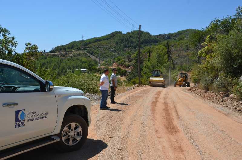 Alanya Mahmutseydi’de  alt yapısı biten yola asfalt..