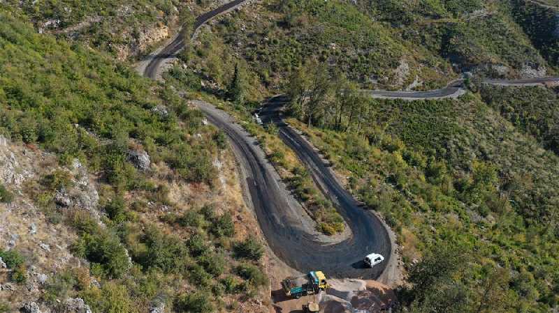 ALANYA BELEDİYESİ KOŞDAVUT YOLU’NU ASFALTLIYOR !
