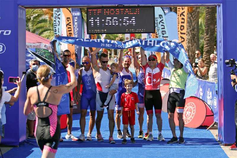 ULUSLARARASI TRIATLON YARIŞINDA 30. YILA ÖZEL NOSTALJİ YARIŞI YAPILDI !