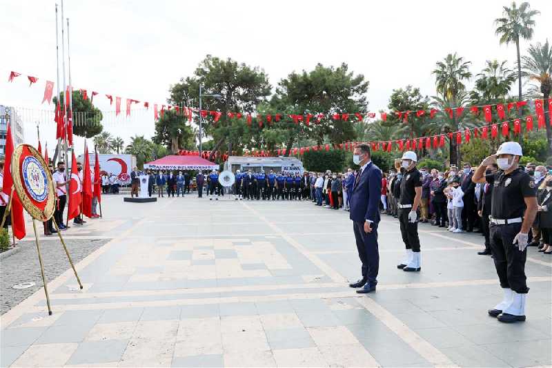 ALANYA’DA CUMHURİYETİN 98. YIL COŞKUSU ÇELENK SUNMA TÖRENİ İLE BAŞLADI !