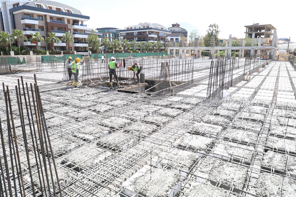 18 FARKLI SPOR BRANŞINA HİZMET VERECEK OBA KAPALI SPOR KOMPLEKSİ HIZLA YÜKSELİYOR