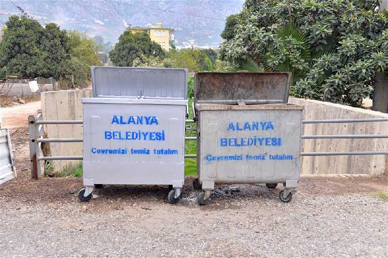 ALANYA BELEDİYESİ ÇÖP KONTEYNERLERİNİ YENİLEYEREK TASARRUF SAĞLIYOR