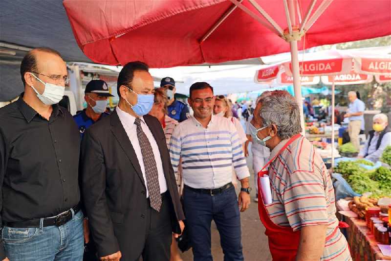 CUMA PAZARININ GEÇİCİ YERİNE BAŞKAN YARDIMCISI YENİALP VATANDAŞLARI ZİYARET ETTİ !