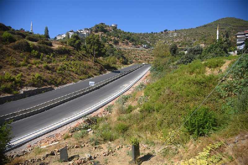 Başkan Yücel,  bölgenin gelişimi ve vatandaşların refahı için çalışmalarına devam ediyor...