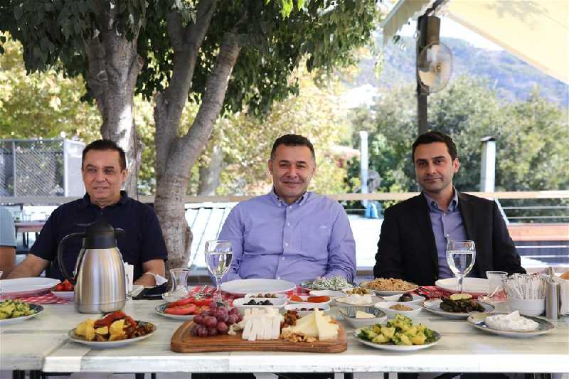 ADEM MURAT YÜCEL HARİTA MÜHENDİSLERİYLE BULUŞTU !