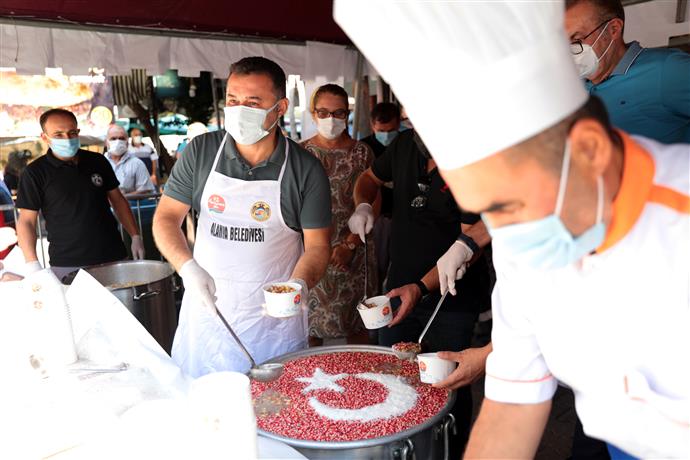 ALANYA BELEDİYESİ ÜÇ BİN KİŞİYE AŞURE İKRAM ETTİ
