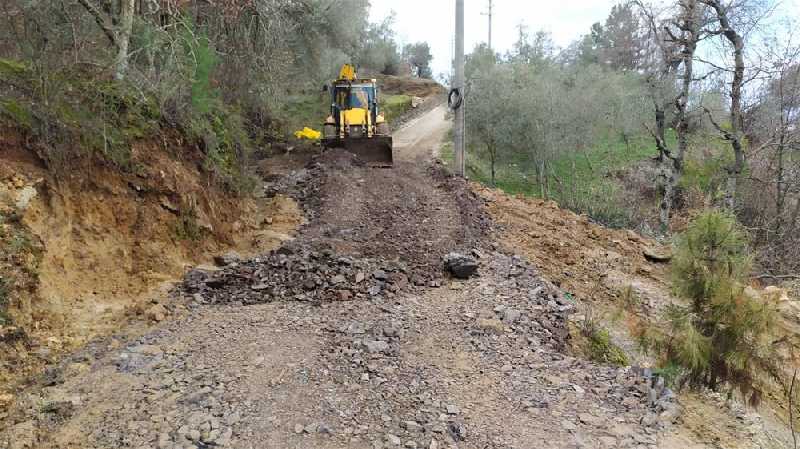 MAHALLELERE YOL DÜZENLEME ÇALIŞMALARI DEVAM EDİYOR !