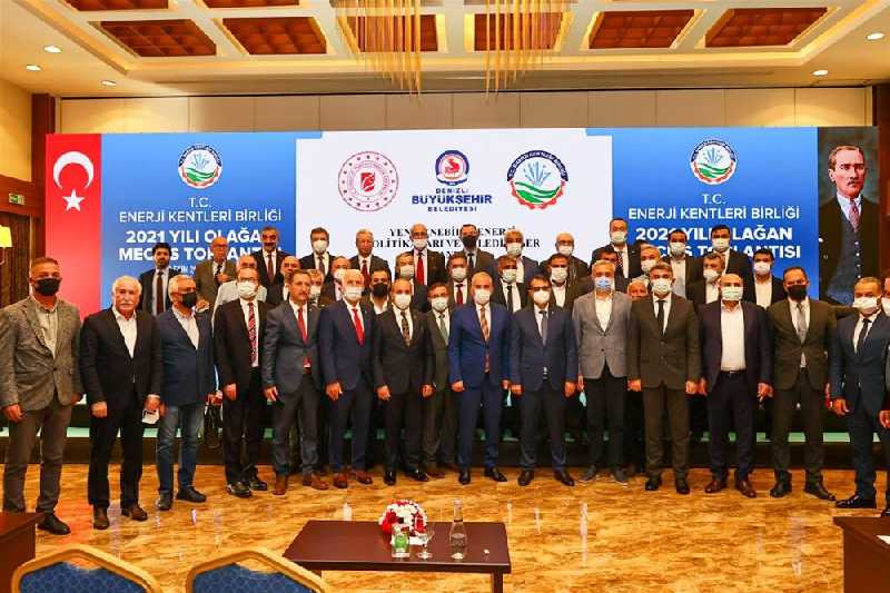 BAŞKAN YÜCEL DENİZLİ’DE YENİLENEBİLİR ENERJİ PANELİNE KATILDI !