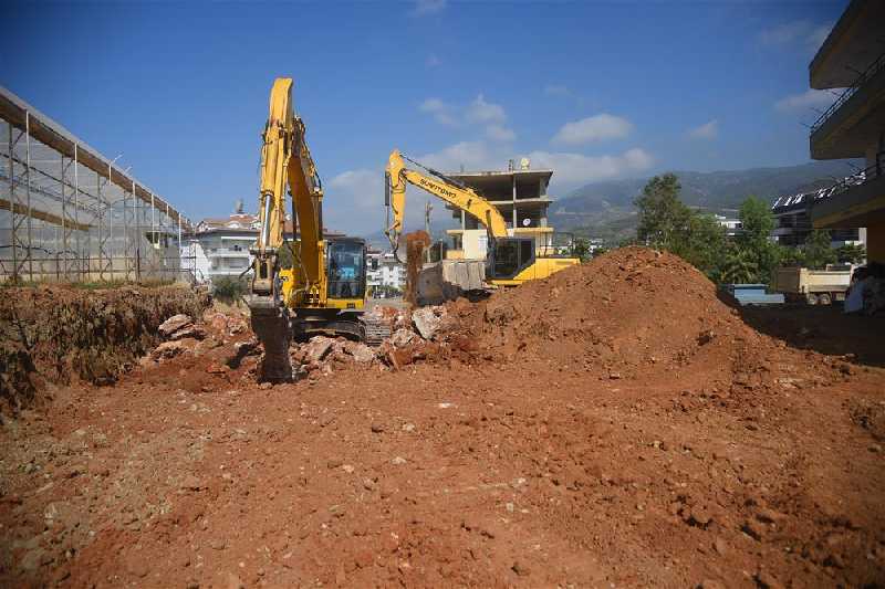 ALANYA BELEDİYESİ'NİN YOL ÇALIŞMALARI OBA VE KARAKOCALI’DA SÜRÜYOR