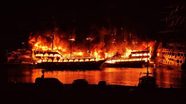 ALANYA TUR TEKNELERİNDE YANGIN !